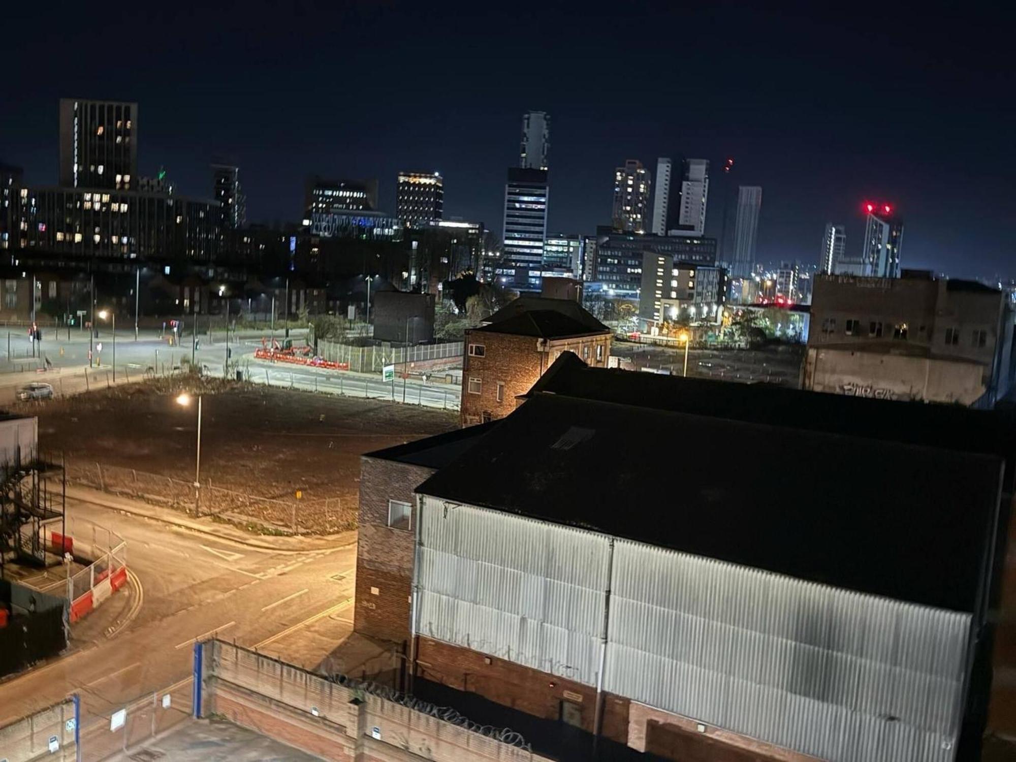Luxury Penthouse In Centre With Parking, 4 Minutes Walk To The New Everton Stadium! Apartment
